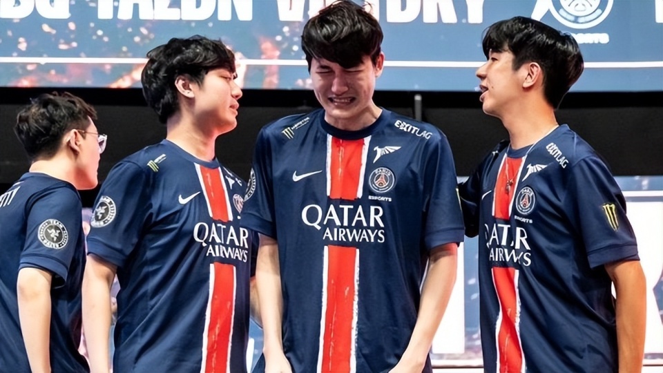 FLY鏖战PSG,Ruler开启传奇时刻激烈交锋四强赛,成为赛场最大亮点 FLY鏖战PSG,Ruler开启传奇时刻激烈交锋四强赛,成为赛场最大亮点